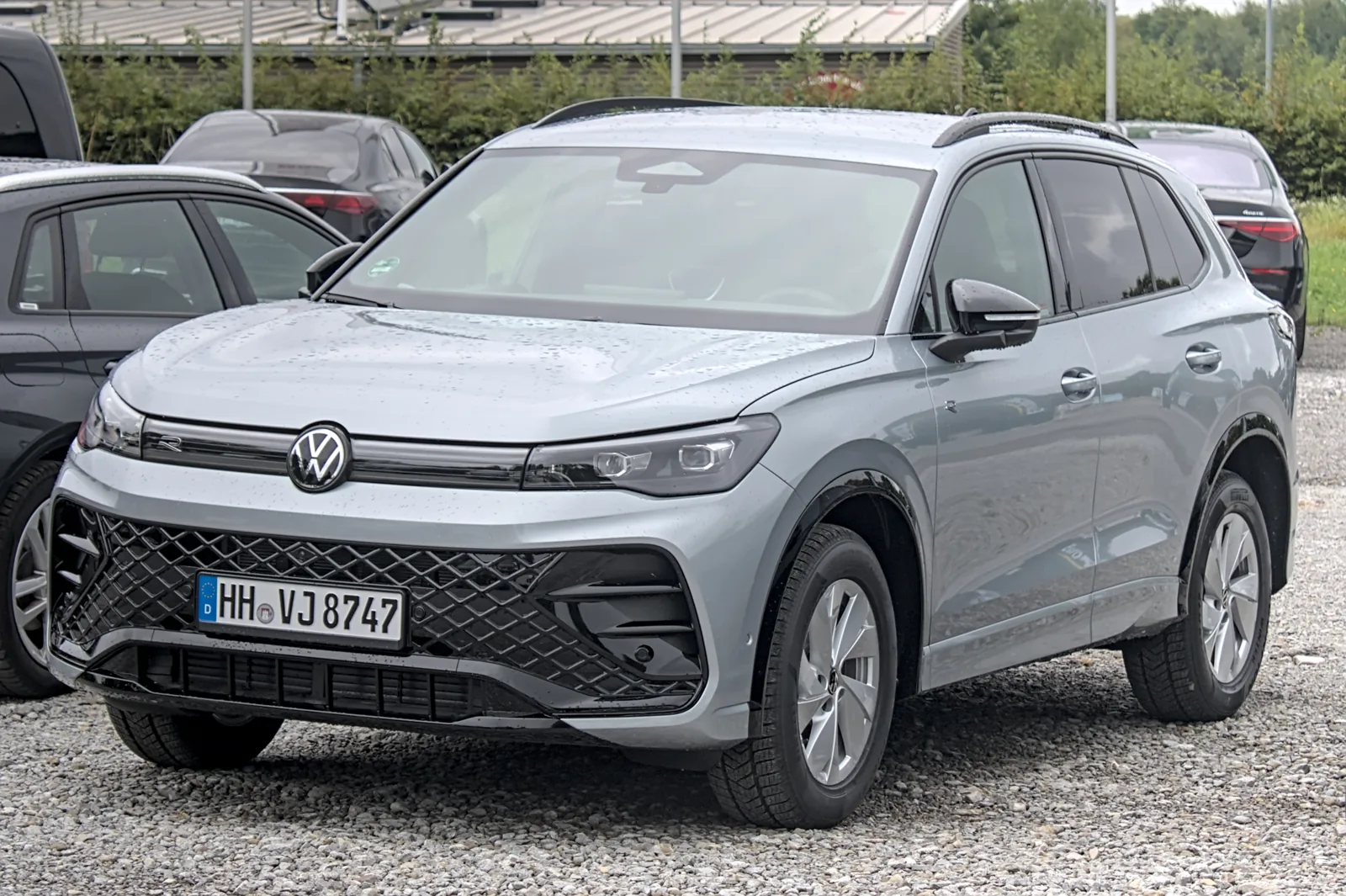 Volkswagen Tiguan III R-Line, вид спереди