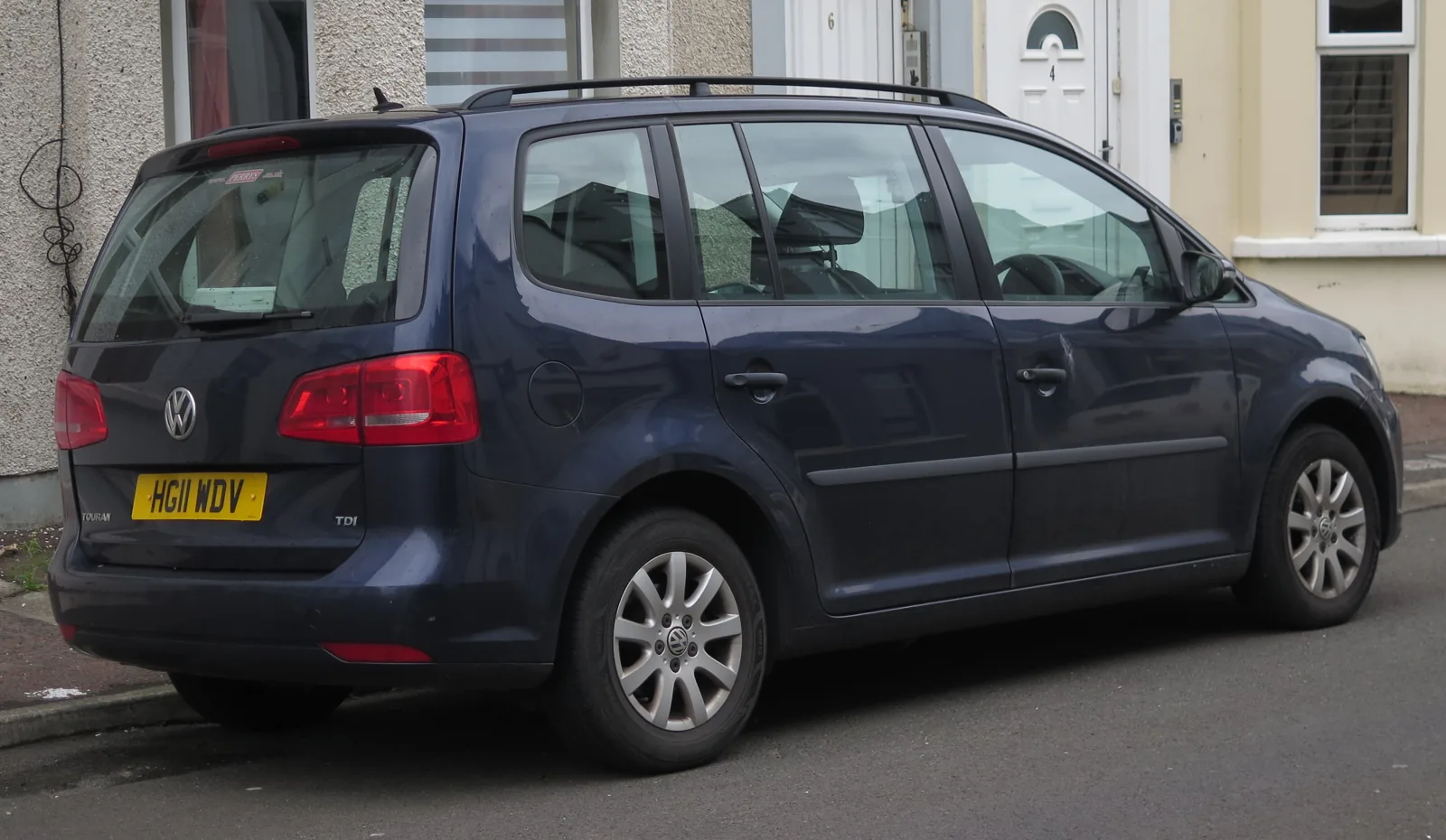 Volkswagen Touran I 2011 года, вид сзади