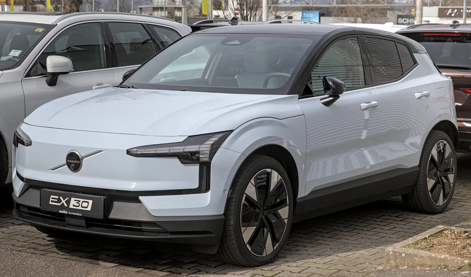 Volvo EX30 раннего выпуска, вид спереди