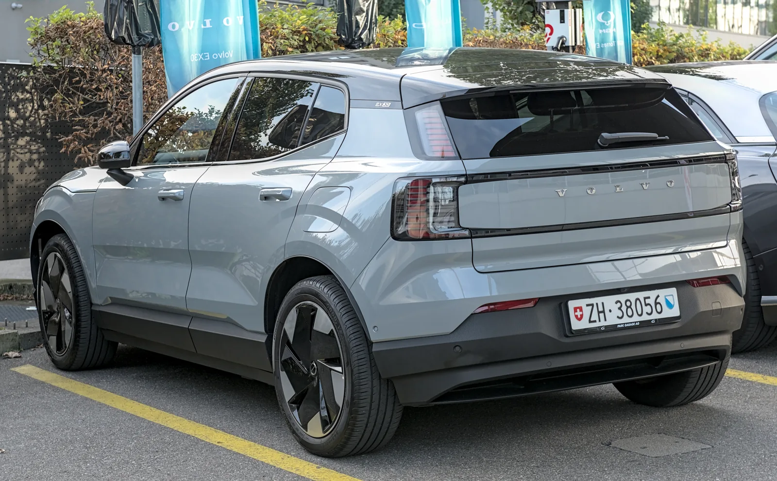 Volvo EX30 на выставке в Цюрихе, вид сзади