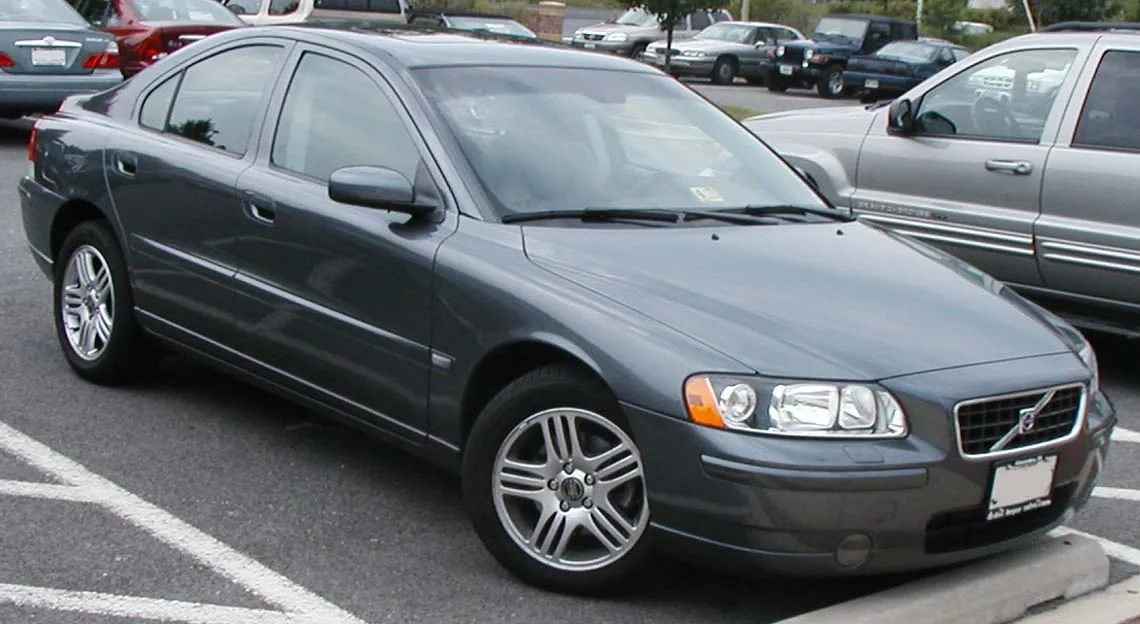 Volvo S60 первого поколения на снимке из США