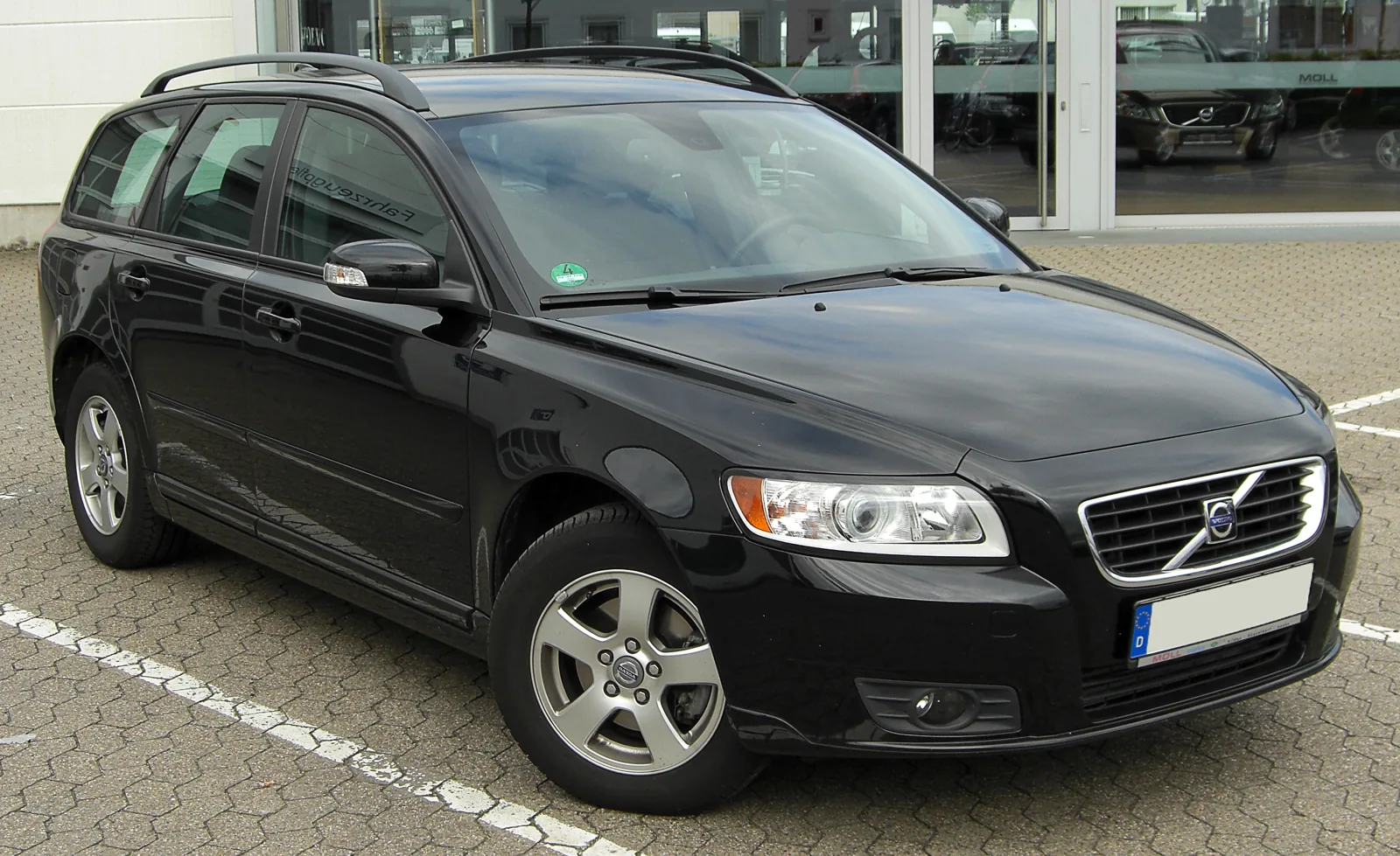 Чёрный Volvo V50 1.6 D после обновления