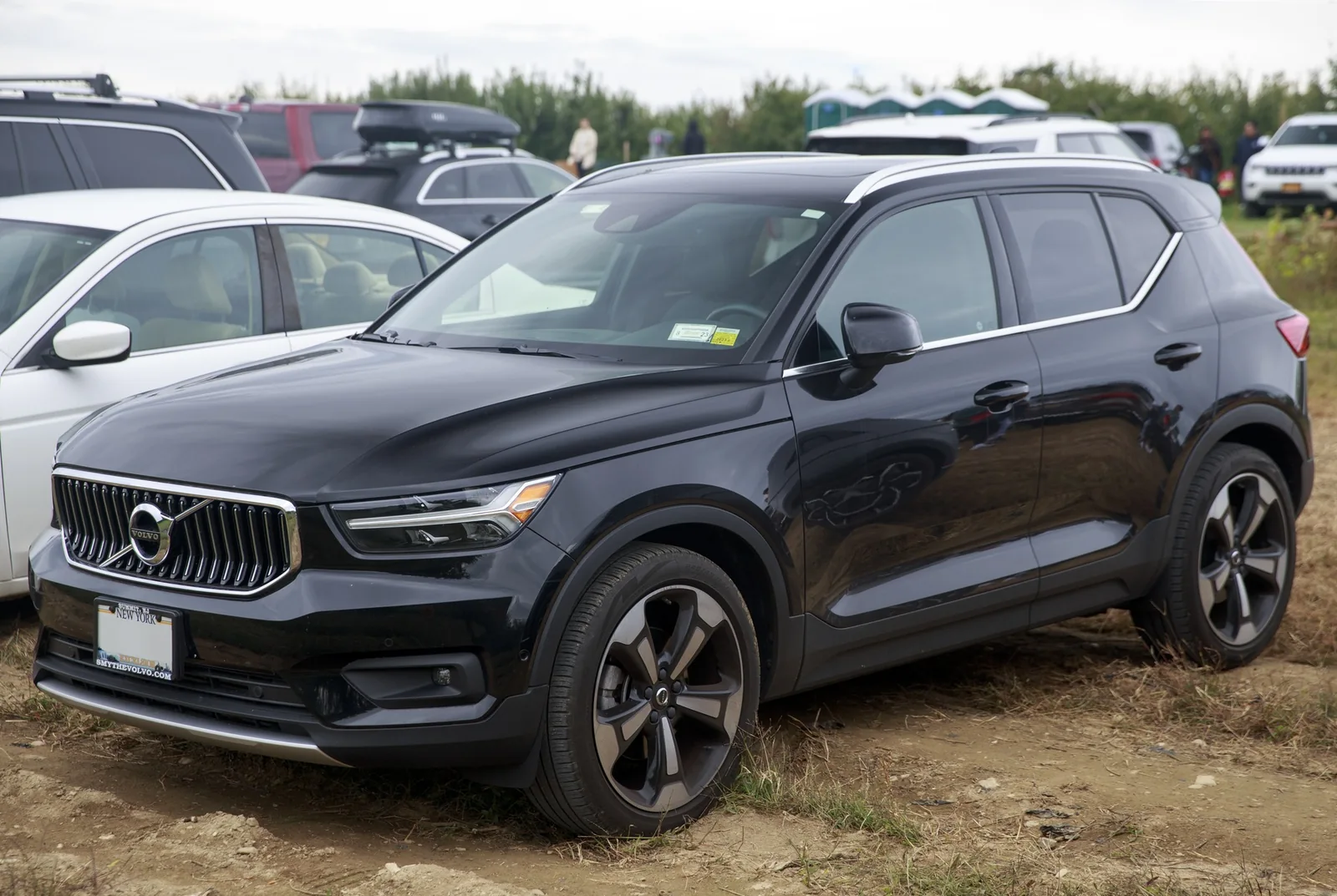 Volvo XC40 — фотография автомобиля