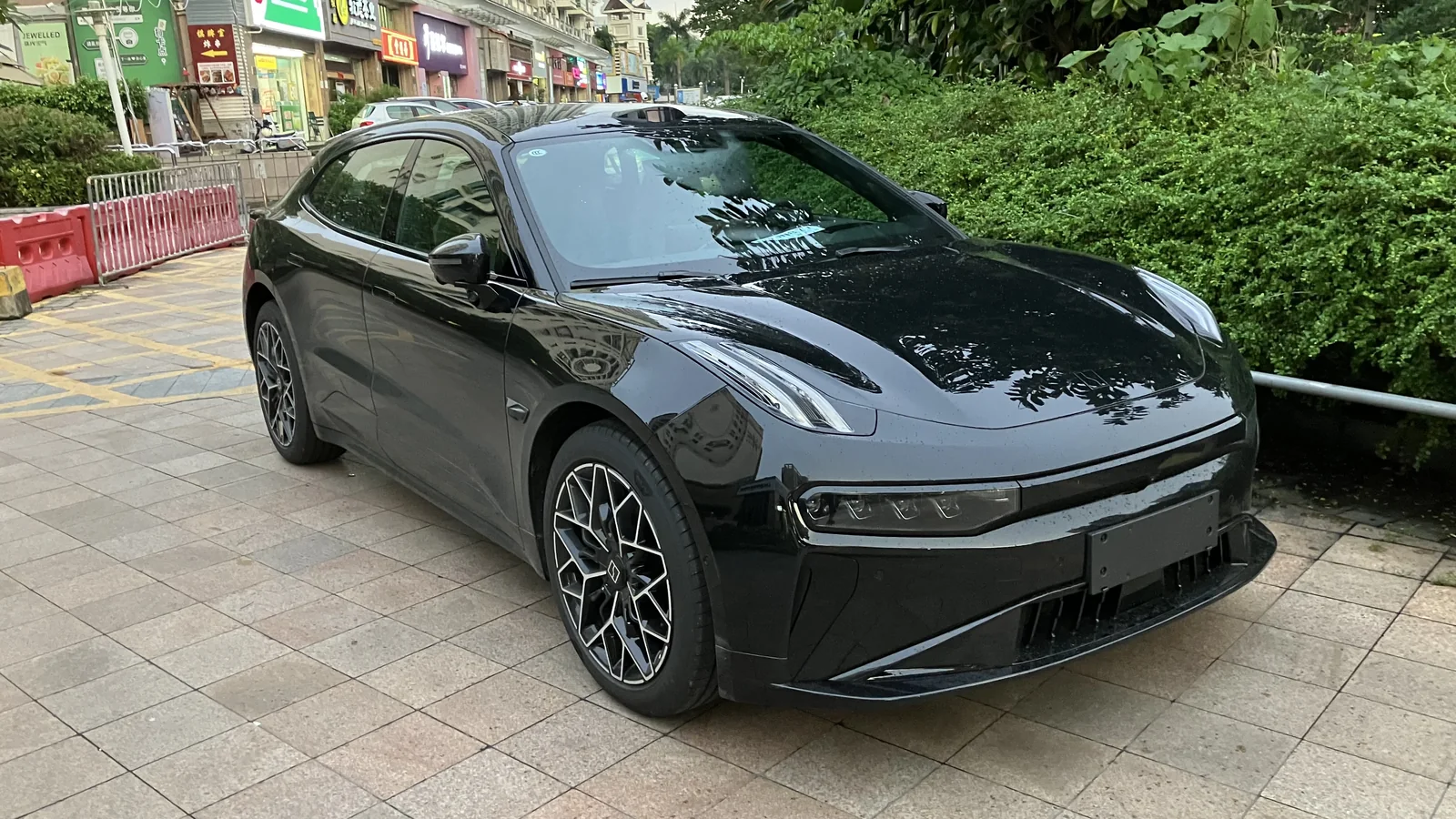 Zeekr 001 — фотография автомобиля